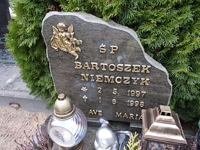 Bartosz Niemczyk 1997 Człuchów Miasto - Grobonet - Wyszukiwarka osób pochowanych